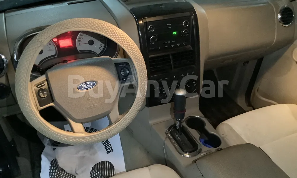 Vehicle photo 9