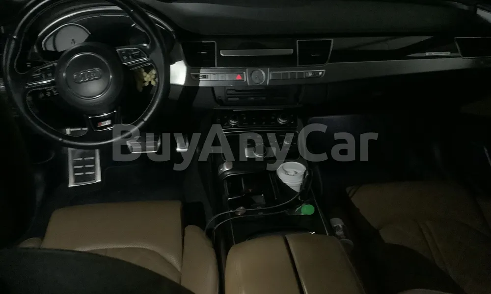 Vehicle photo 9