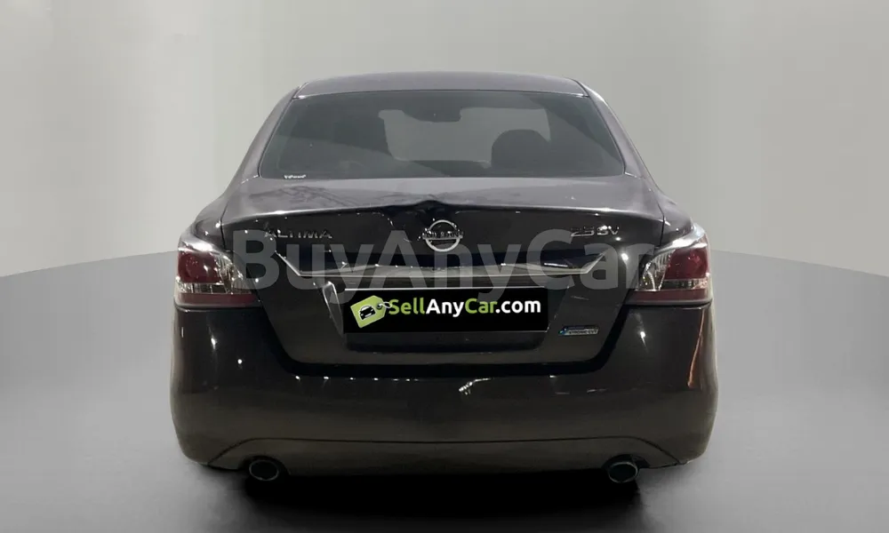 Vehicle photo 2