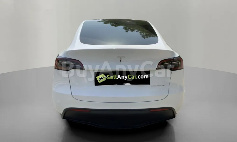 Vehicle photo 2