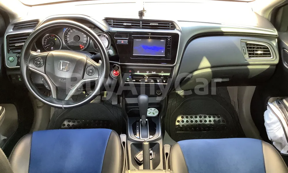 Vehicle photo 8