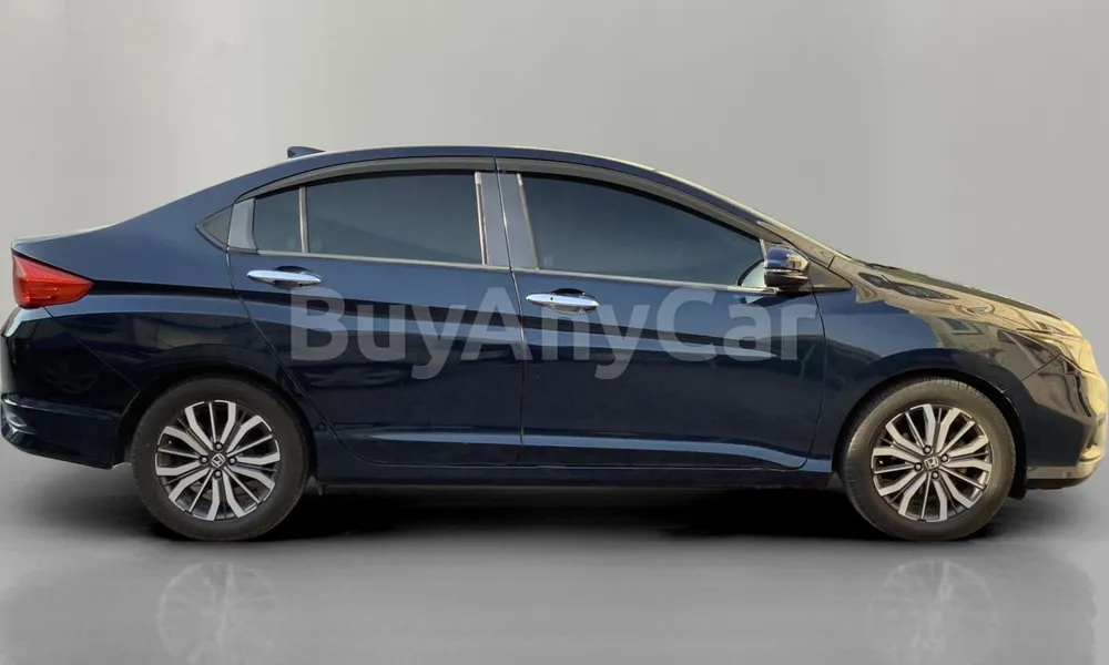 Vehicle photo 3