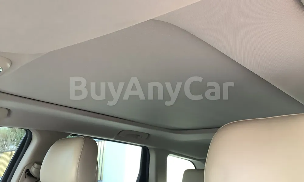 Vehicle photo 9