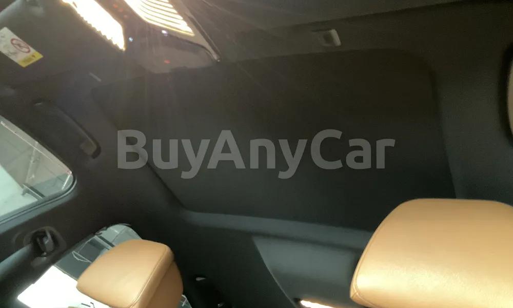 Vehicle photo 9