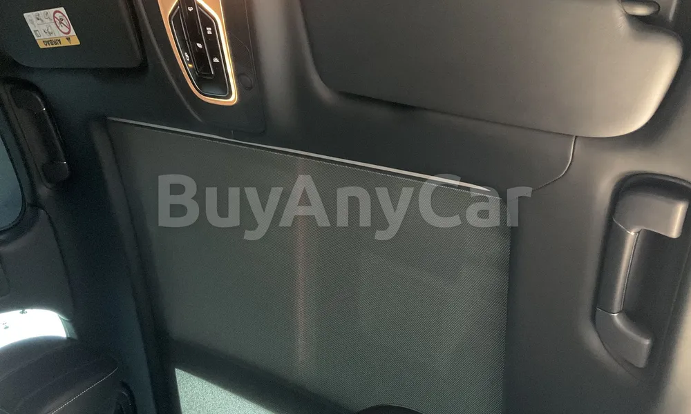 Vehicle photo 10