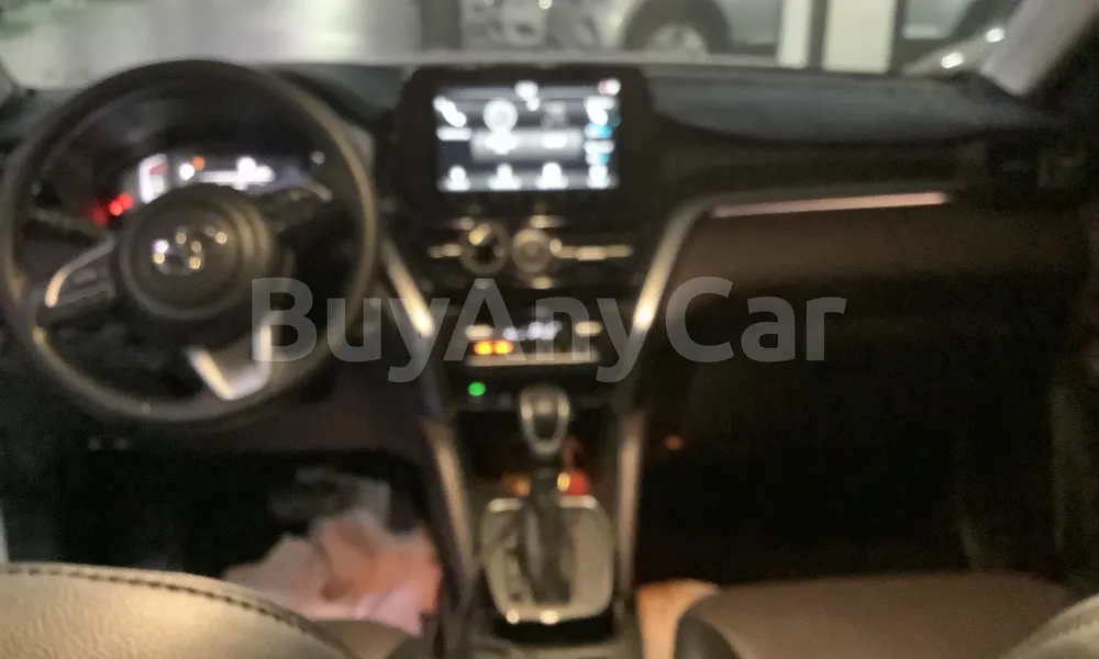 Vehicle photo 9