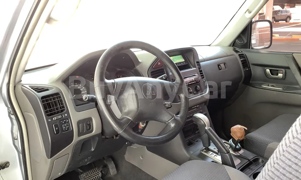 Vehicle photo 6