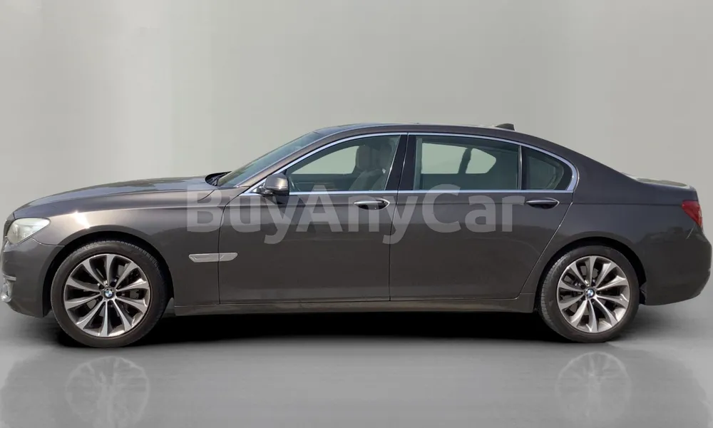 Vehicle photo 4