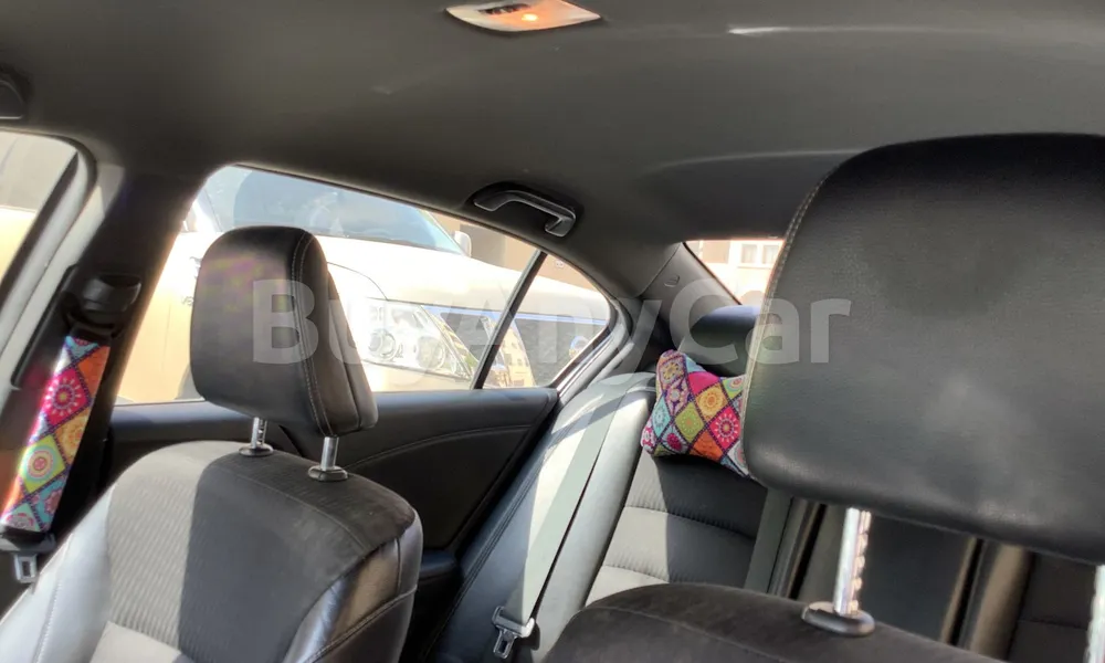 Vehicle photo 8