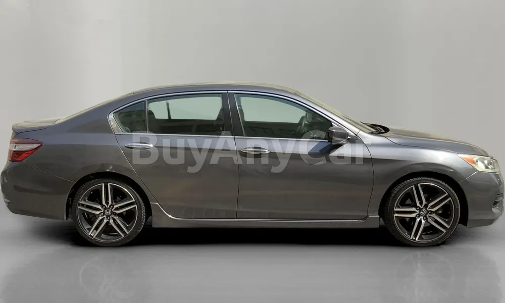 Vehicle photo 3