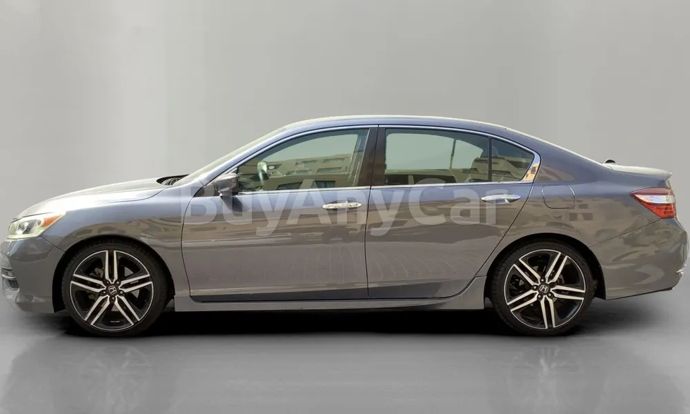 Vehicle photo 4