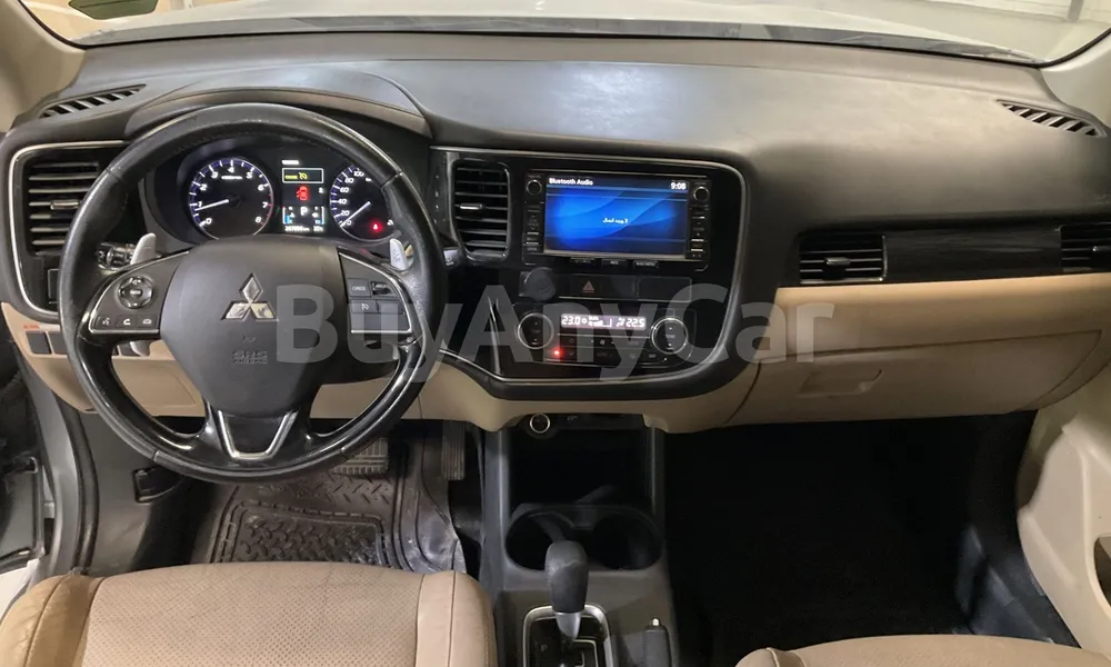 Vehicle photo 6