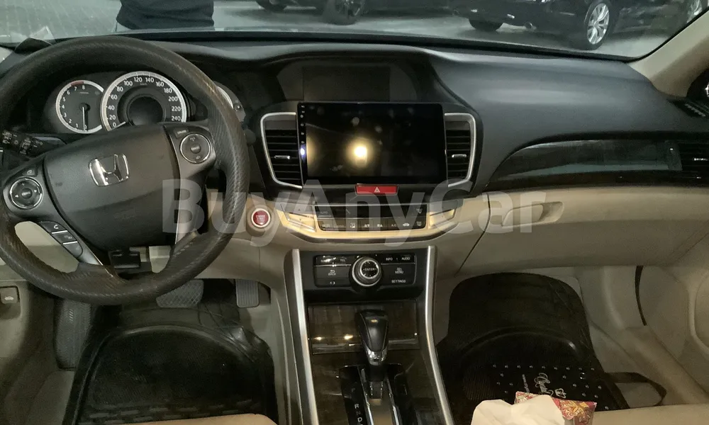 Vehicle photo 8