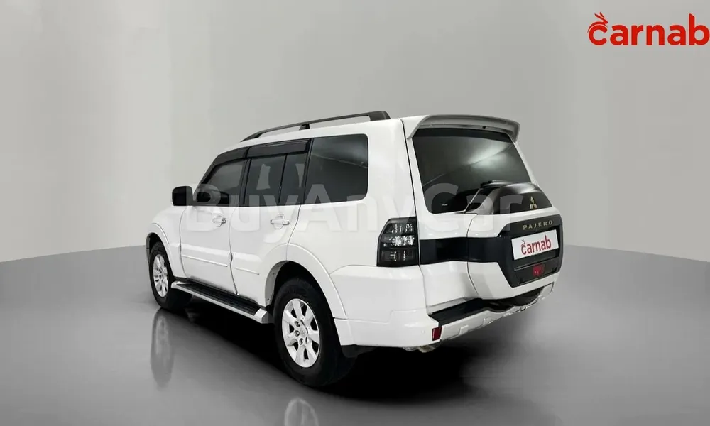 Vehicle photo 7