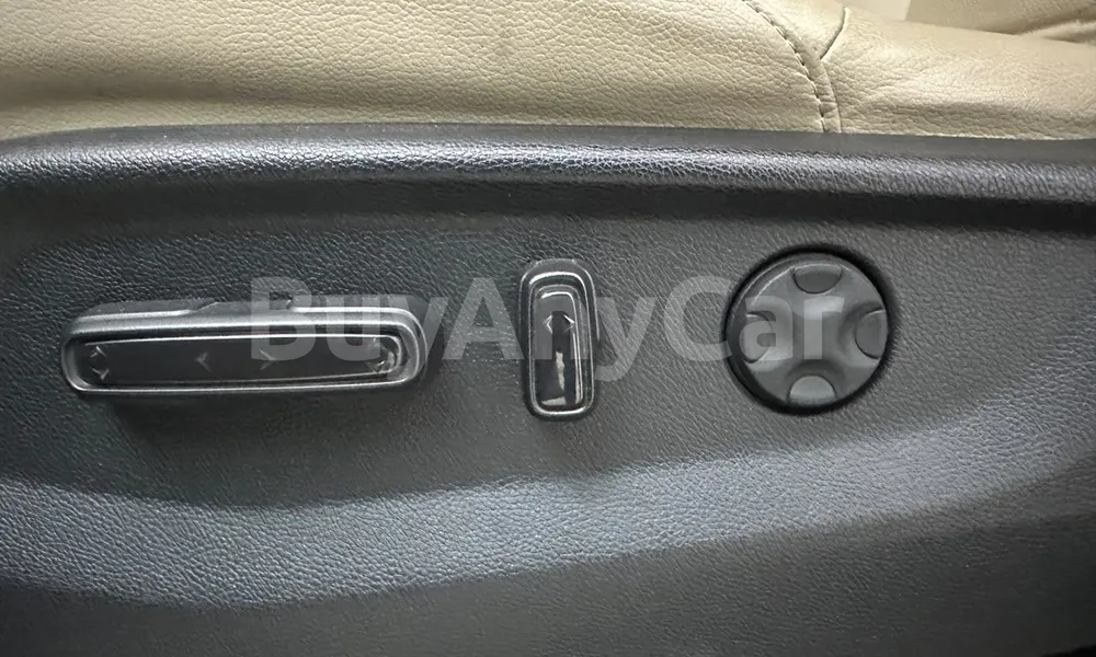 Vehicle photo 14