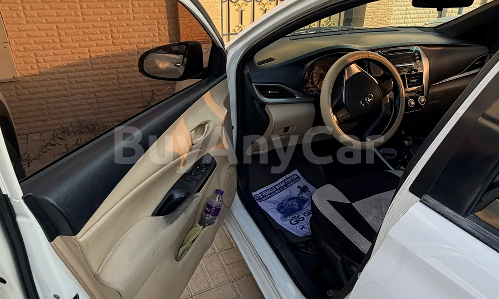 Vehicle photo 4