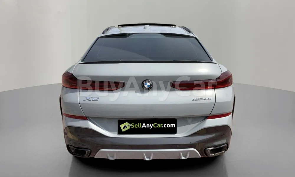 Vehicle photo 2