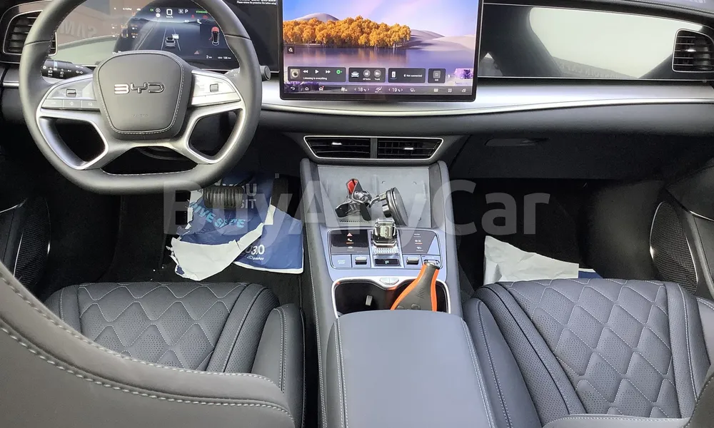Vehicle photo 8