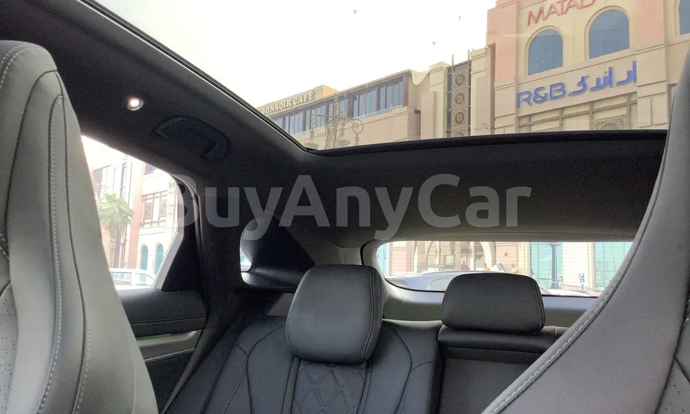 Vehicle photo 9