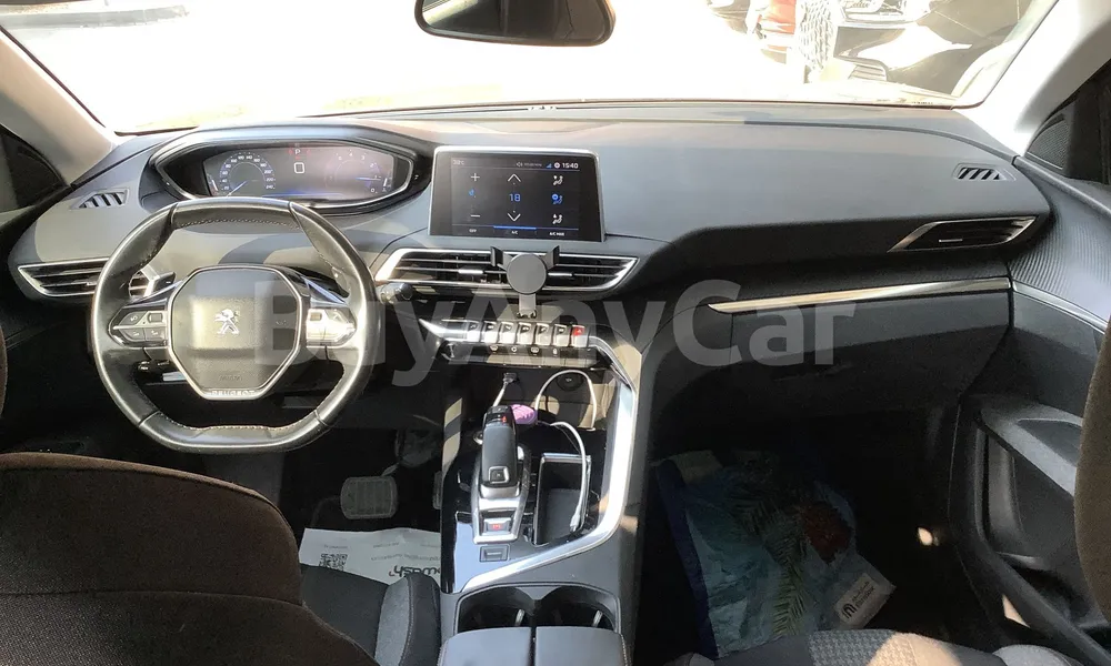 Vehicle photo 7