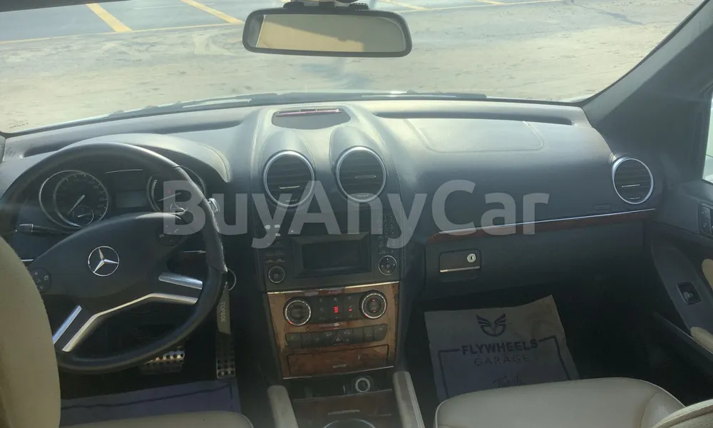 Vehicle photo 9