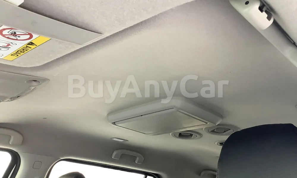 Vehicle photo 9