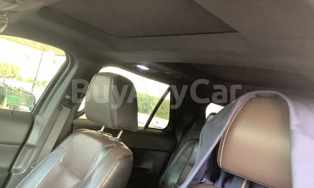 Vehicle photo 9