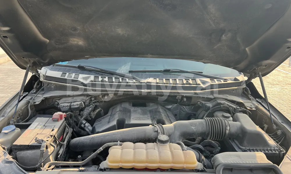 Vehicle photo 6