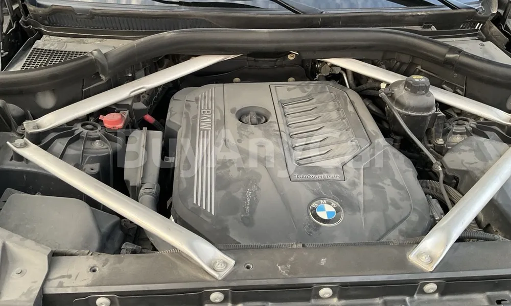 Vehicle photo 7