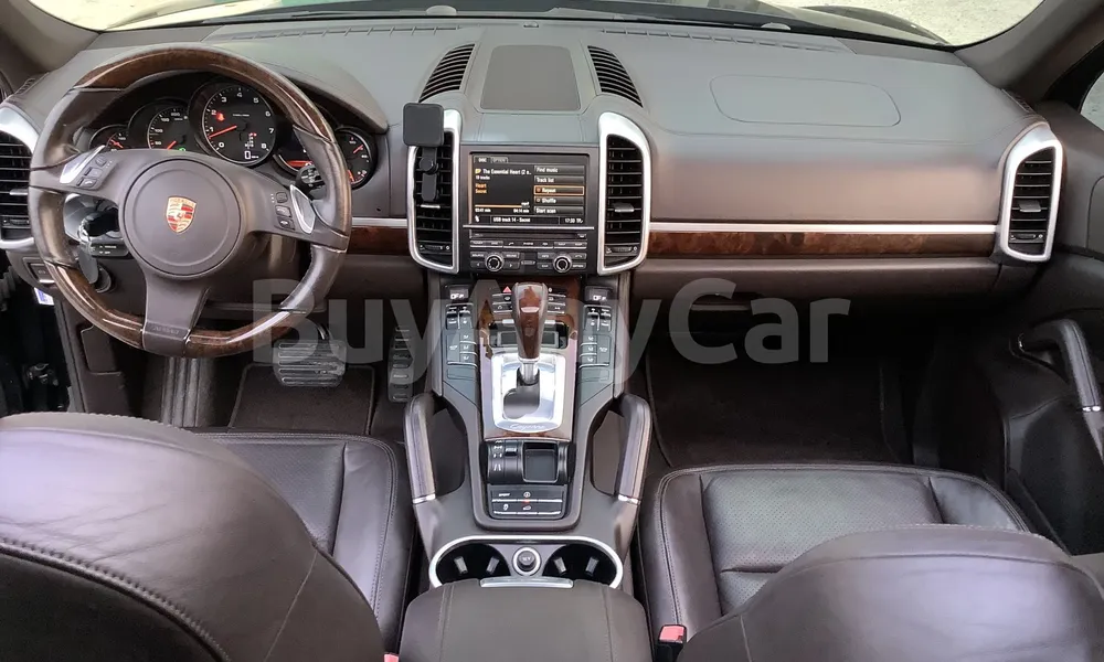Vehicle photo 9