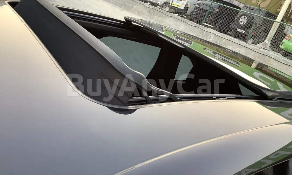Vehicle photo 6