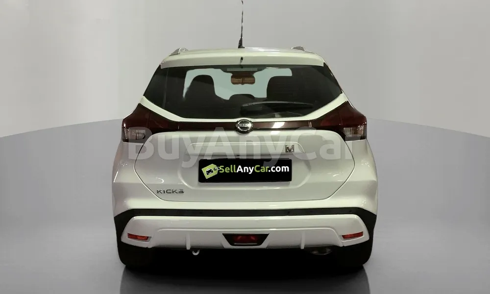 Vehicle photo 2