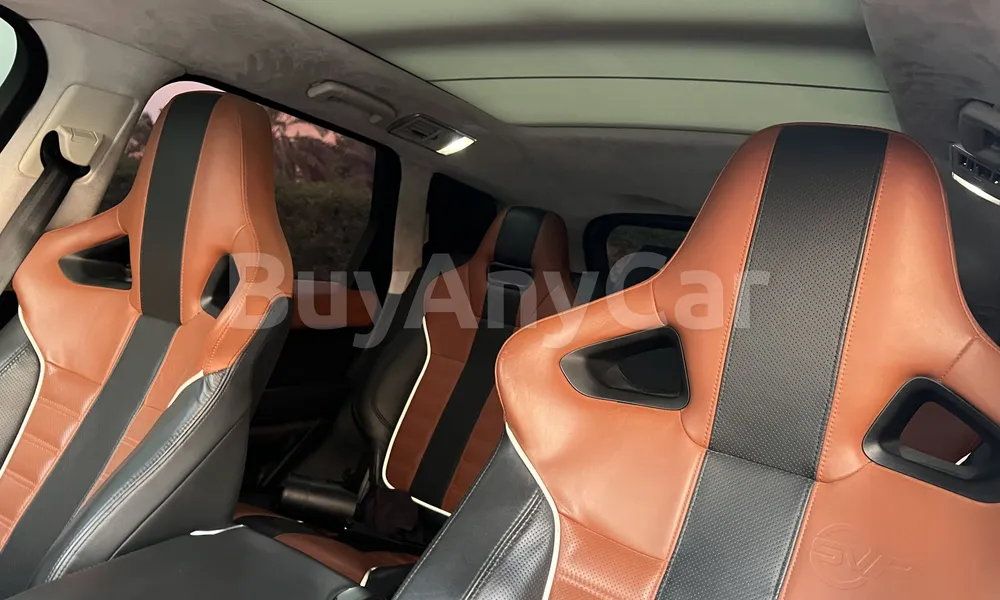 Vehicle photo 9