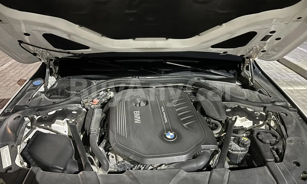 Vehicle photo 7