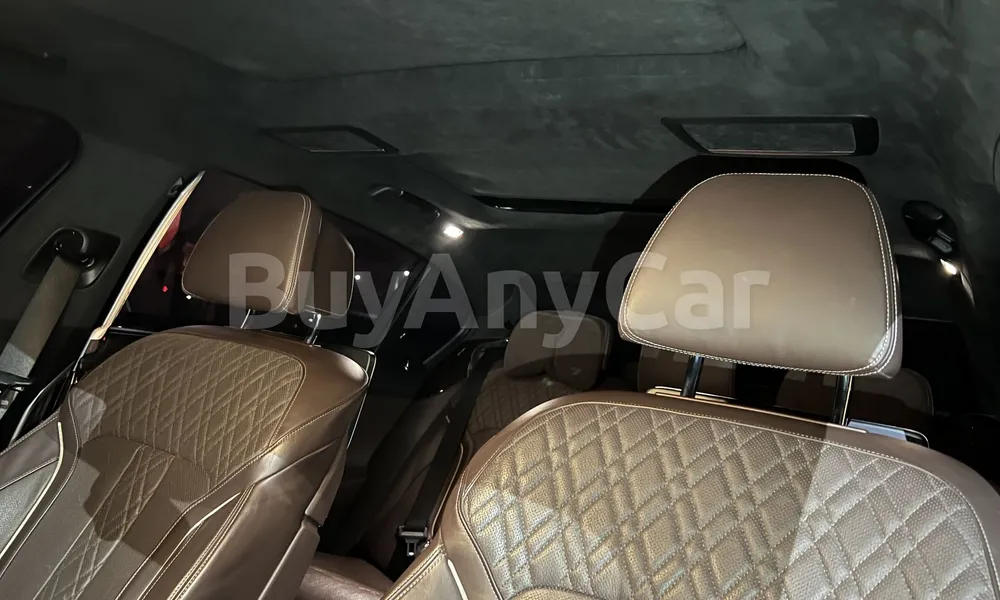 Vehicle photo 9