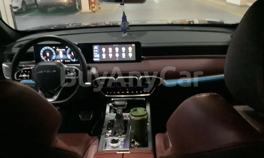 Vehicle photo 8