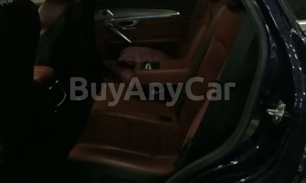 Vehicle photo 9