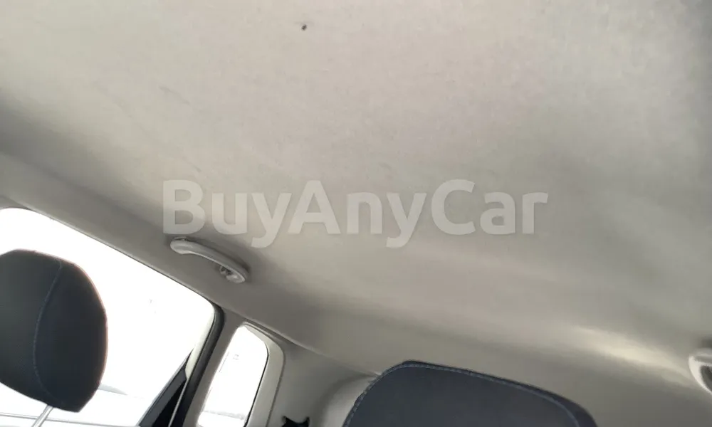 Vehicle photo 8