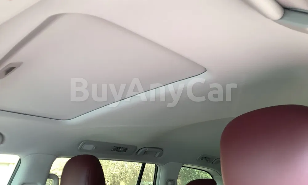 Vehicle photo 8