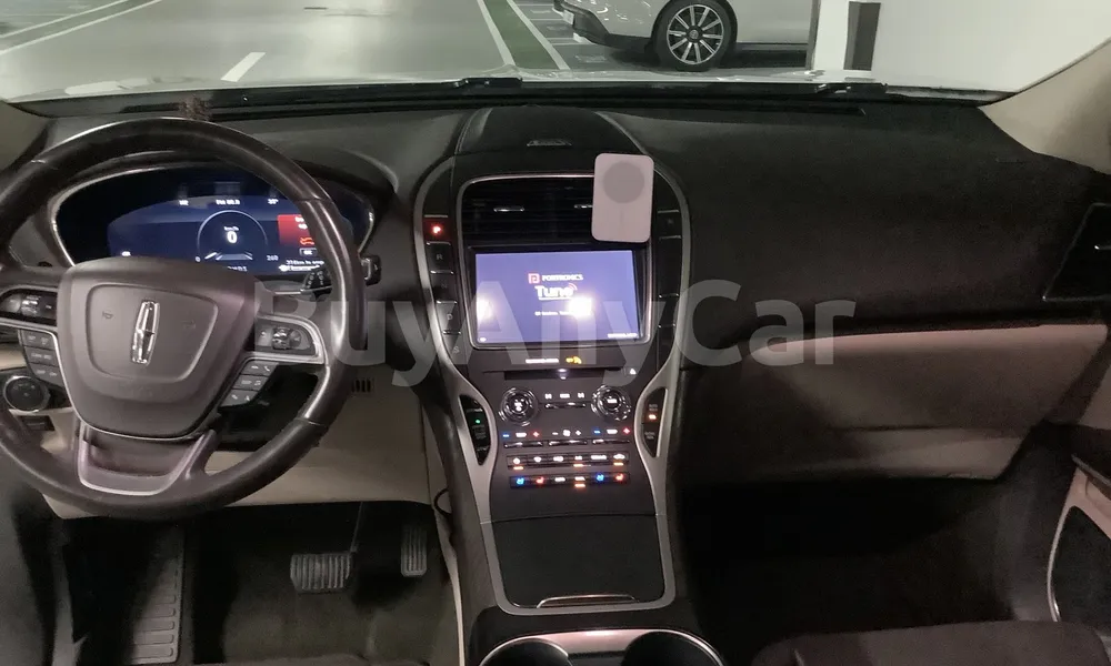 Vehicle photo 9