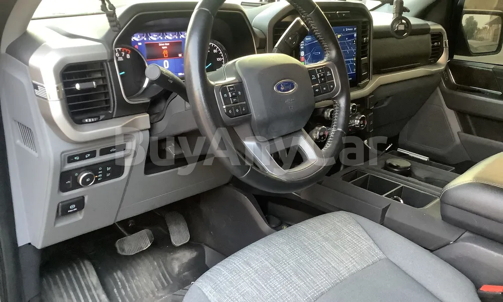 Vehicle photo 8