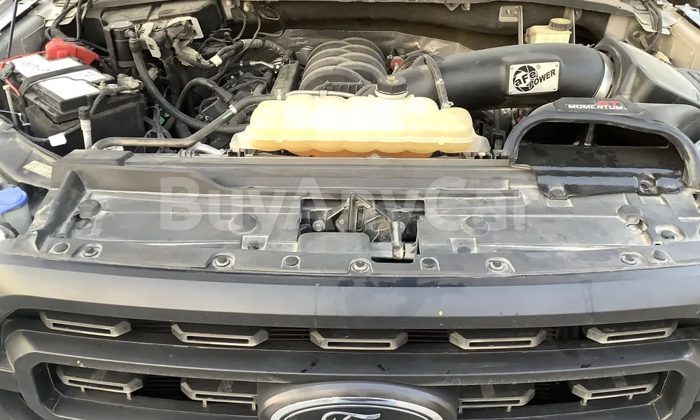 Vehicle photo 6