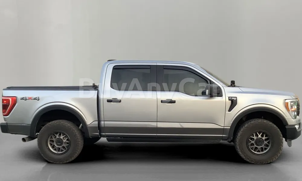 Vehicle photo 3