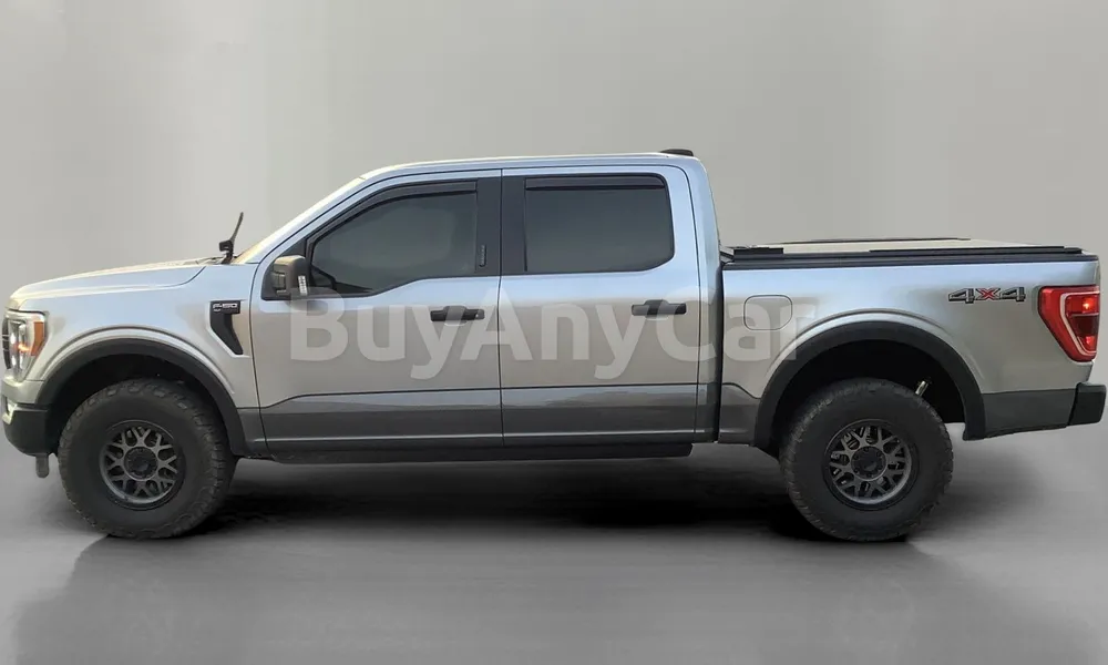 Vehicle photo 4