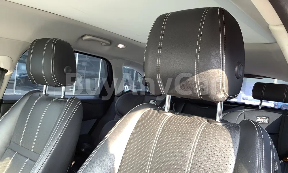 Vehicle photo 9