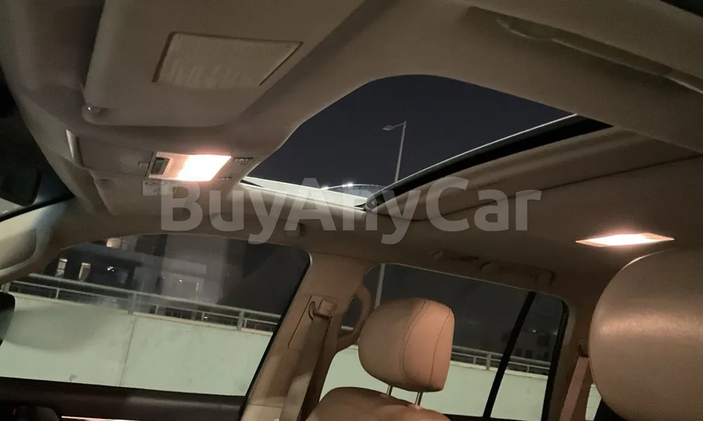 Vehicle photo 9