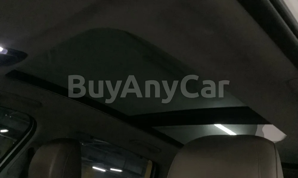 Vehicle photo 9