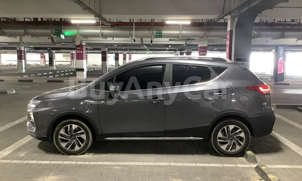 Vehicle photo 4