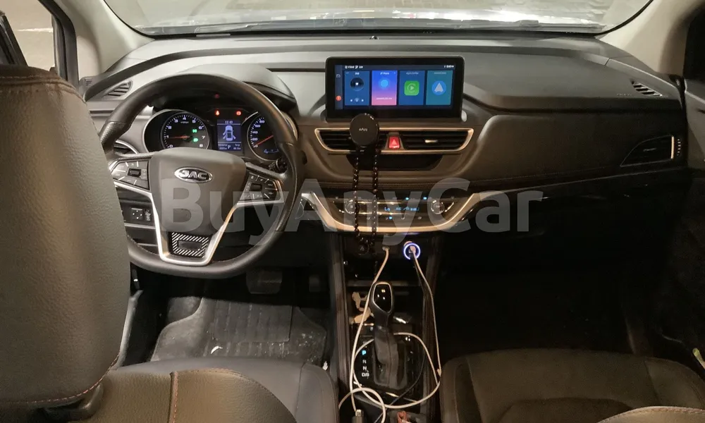 Vehicle photo 8