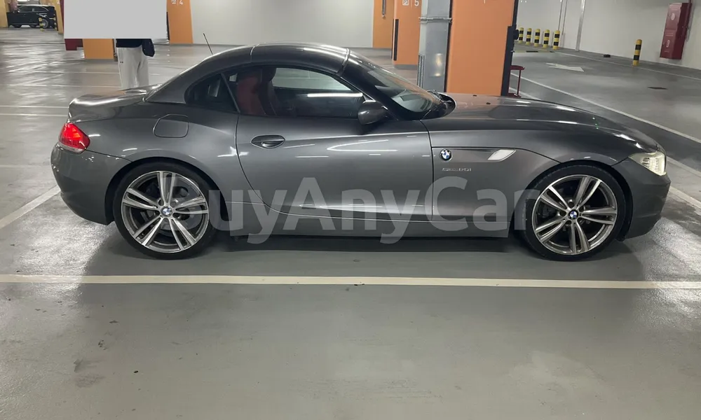 Vehicle photo 4